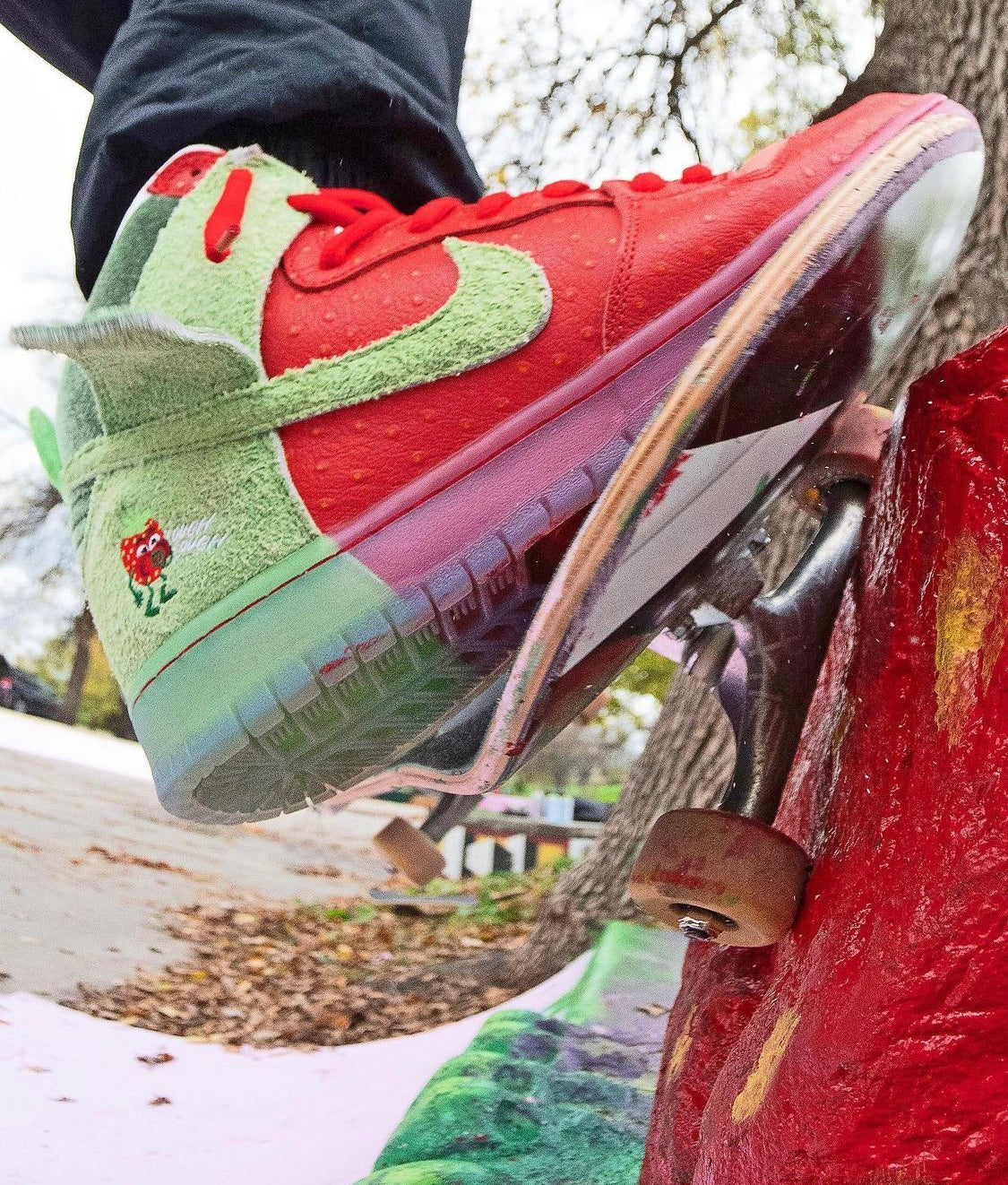 NIKE SB STRAWBERRY COUGH DUNK HIGH RAFFLE INFORMATION – Travel